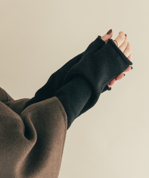 SMELLY（スメリー）の「アームウォーマー（アームカバー・レディース・ブラック/グレー/ベージュ・-）」の2枚目の写真