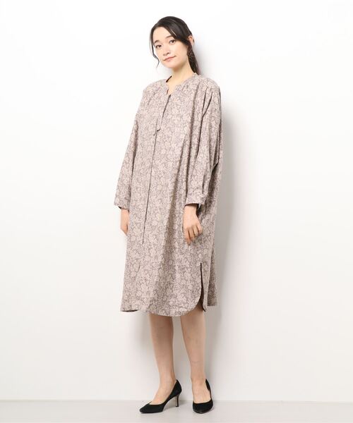 Samansa Mos2 blue（サマンサモスモスブルー）の「細コール花柄シャツワンピース（シャツワンピース・レディース・ベージュ/パープル/チャコール・ﾌﾘ-）」の3枚目の写真