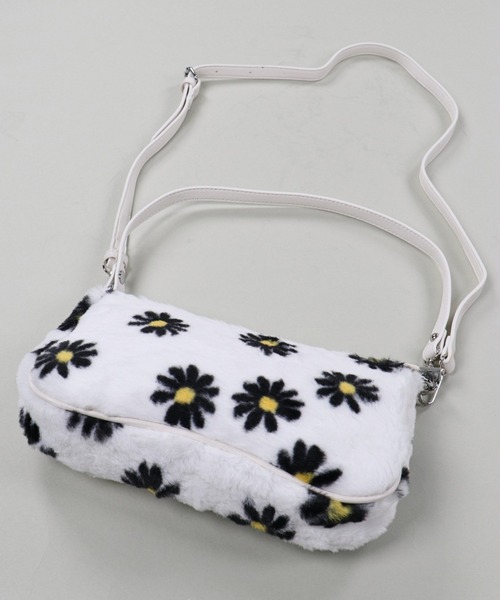 SPINNS(スピンズ)の「【2WAY仕様】柄エコファーバケットバッグ(ショルダーバッグ・レディース・B/C/A・ONESIZE)」の7枚目の写真