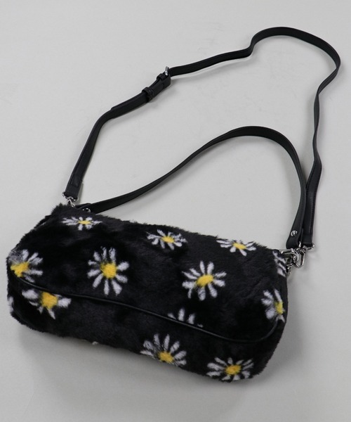 SPINNS(スピンズ)の「【2WAY仕様】柄エコファーバケットバッグ(ショルダーバッグ・レディース・B/C/A・ONESIZE)」の5枚目の写真