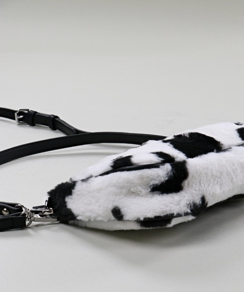 SPINNS(スピンズ)の「【2WAY仕様】柄エコファーバケットバッグ(ショルダーバッグ・レディース・B/C/A・ONESIZE)」の12枚目の写真