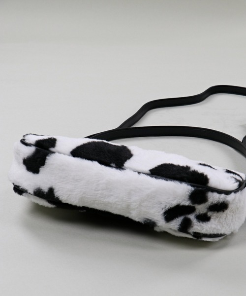 SPINNS(スピンズ)の「【2WAY仕様】柄エコファーバケットバッグ(ショルダーバッグ・レディース・B/C/A・ONESIZE)」の11枚目の写真