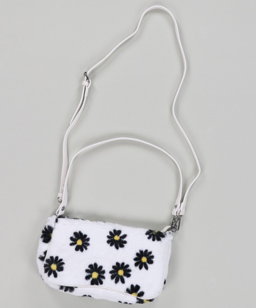 SPINNS(スピンズ)の「【2WAY仕様】柄エコファーバケットバッグ(ショルダーバッグ・レディース・B/C/A・ONESIZE)」の6枚目の写真