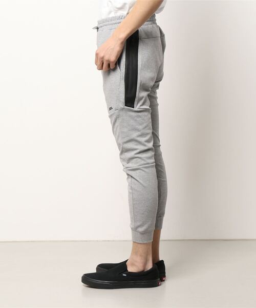 LUXE/R（ラグジュ）の「【ユニセックス】【LUXE/R】防水 ファスナー デザイン イージー ジョガーパンツ(RMS)（スウェットパンツ・メンズ・ブラック/杢グレー・MEDIUM/X-LARGE/LARGE）」の3枚目の写真