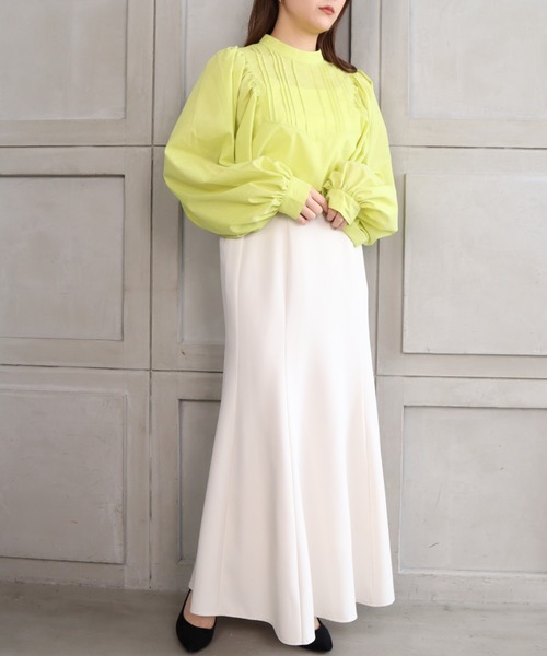 moment+（モーメントプラス）の「T/Cシャンブレー スタンドカラーボリュームスリーブピンタックブラウス（シャツ/ブラウス・レディース・ブラウン/オフホワイト/オレンジ/ナチュラル/イエロー×グリーン・M）」の9枚目の写真