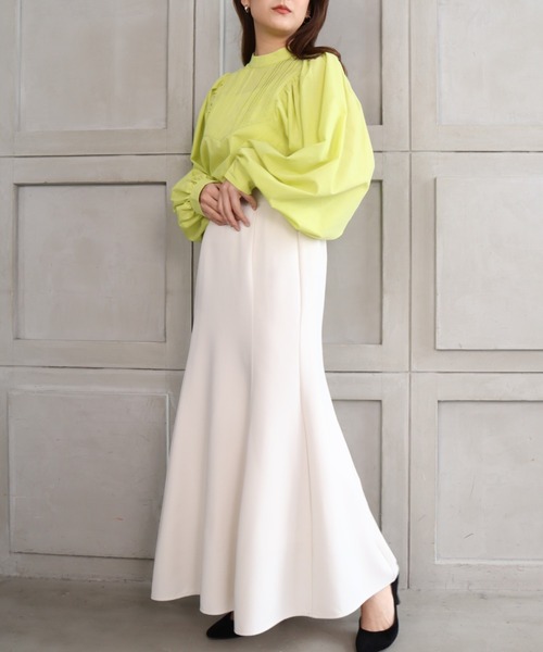 moment+（モーメントプラス）の「T/Cシャンブレー スタンドカラーボリュームスリーブピンタックブラウス（シャツ/ブラウス・レディース・ブラウン/オフホワイト/オレンジ/ナチュラル/イエロー×グリーン・M）」の11枚目の写真