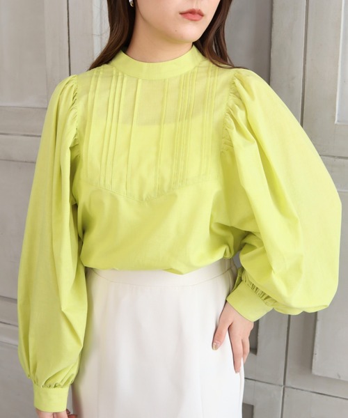 moment+（モーメントプラス）の「T/Cシャンブレー スタンドカラーボリュームスリーブピンタックブラウス（シャツ/ブラウス・レディース・ブラウン/オフホワイト/オレンジ/ナチュラル/イエロー×グリーン・M）」の8枚目の写真