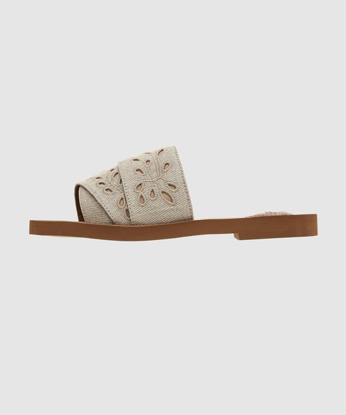 Chloe(クロエ)の「WOODY / フラットミュール FLAT SANDAL(サンダル・レディース・ベージュ・38/36/37/39/35)」の2枚目の写真
