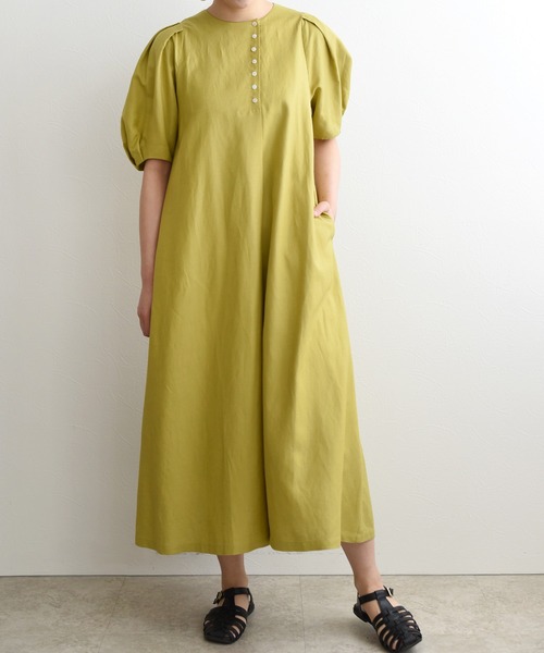 LHELBIE(レルビエ)の「ボリュームスリーブリネンワンピース(ワンピース・レディース・ベージュ/ピンク/黄緑系・M)」の4枚目の写真