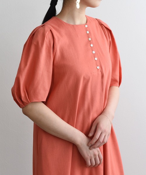 LHELBIE(レルビエ)の「ボリュームスリーブリネンワンピース(ワンピース・レディース・ベージュ/ピンク/黄緑系・M)」の15枚目の写真