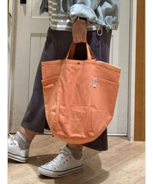 Samansa Mos2 blue（サマンサモスモスブルー）の「サイドポケットトートバッグ（ハンドバッグ・レディース・イエロー/オレンジ/キナリ・ﾌﾘ-）」の11枚目の写真