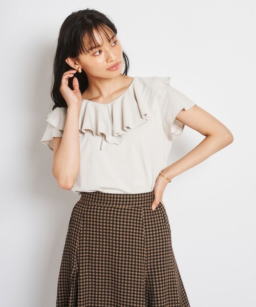 Feroux(フェルゥ)の「【吸水速乾・洗える】ラッフル Tシャツ(Tシャツ/カットソー・レディース・ホワイト系/アイボリー系/ブラック系/黄土色系・F)」の4枚目の写真