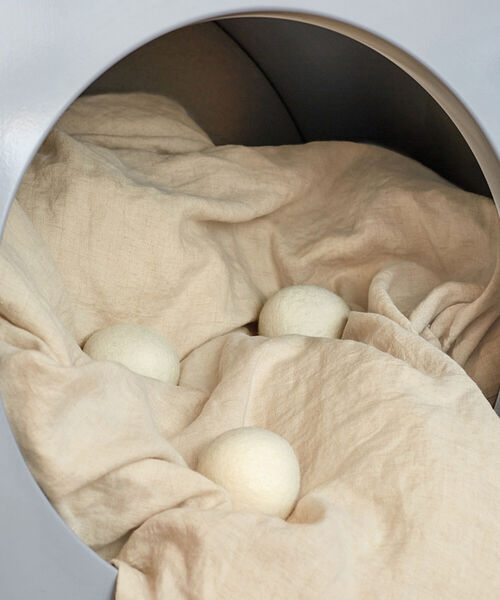 bpr BEAMS(ビーピーアール ビームス )の「STEAMERY / Tumble Dryer Balls ウール ドライ ボール 4個セット(ランドリーグッズ・メンズ・ホワイト・ONE SIZE)」の2枚目の写真