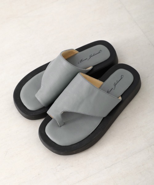 Bou Jeloud(ブージュルード)の「【WEB限定】ボリュームトングサンダル(サンダル・レディース・ホワイト/ブラック/グレー・M/L)」の3枚目の写真