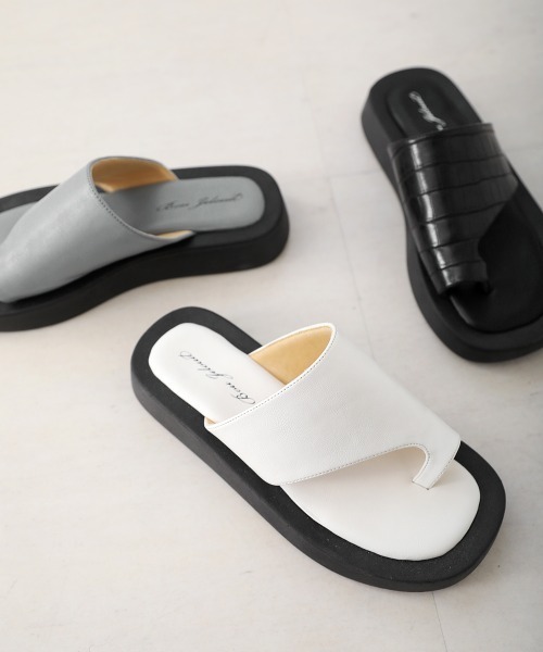 Bou Jeloud(ブージュルード)の「【WEB限定】ボリュームトングサンダル(サンダル・レディース・ホワイト/ブラック/グレー・M/L)」の10枚目の写真