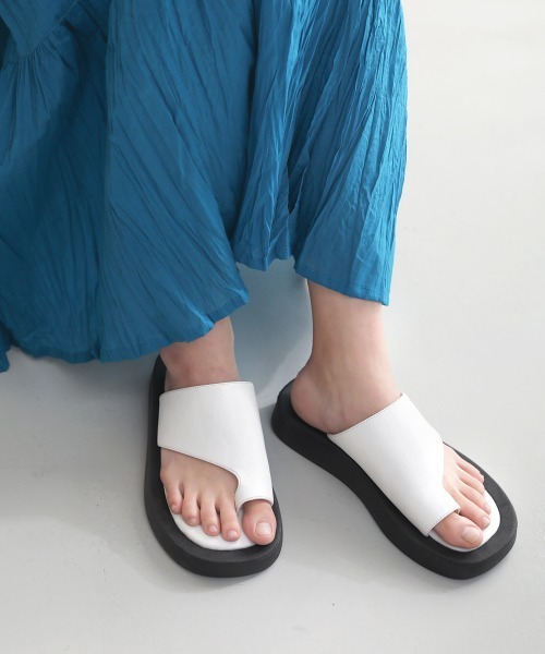 Bou Jeloud(ブージュルード)の「【WEB限定】ボリュームトングサンダル(サンダル・レディース・ホワイト/ブラック/グレー・M/L)」の7枚目の写真