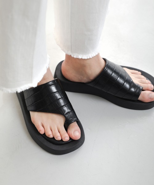 Bou Jeloud(ブージュルード)の「【WEB限定】ボリュームトングサンダル(サンダル・レディース・ホワイト/ブラック/グレー・M/L)」の5枚目の写真