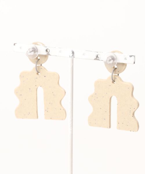 tone（トーン）の「【a pom】Frill Arch ピアス(MA)（ピアス（両耳用）・レディース・ベージュ・FREE）」の2枚目の写真