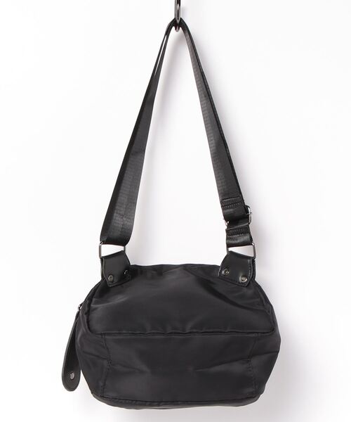 MAISON CLUB(メゾンクラブ)の「【MAISON CLUB】ナイロンクロストラペーズショルダーバッグ KNF(ショルダーバッグ・メンズ・ブラック/ブラック系その他2・FREE)」の6枚目の写真