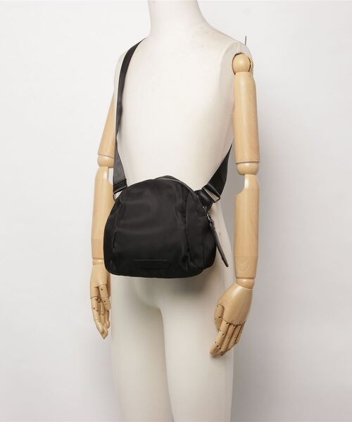 MAISON CLUB(メゾンクラブ)の「【MAISON CLUB】ナイロンクロストラペーズショルダーバッグ KNF(ショルダーバッグ・メンズ・ブラック/ブラック系その他2・FREE)」の9枚目の写真