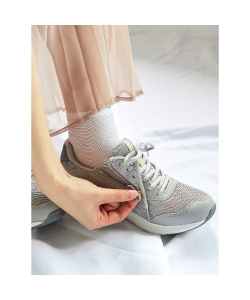 ASICS WALKING(アシックスウォーキング)の「GEL-FUNWALKER ゲルファンウォーカー W054 3E相当(スニーカー・レディース・グレー・23.0cm/23.5cm/24.5cm/22.5cm/24.0cm/25.0cm)」の6枚目の写真