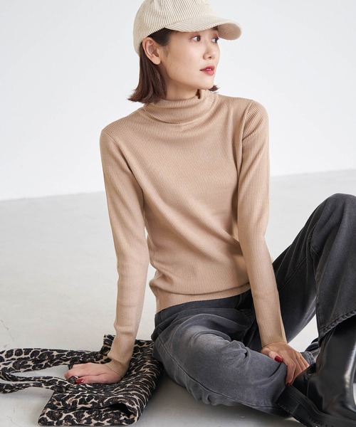 ROPE' PICNIC(ロペピクニック)の「【WEB限定カラー:ベージュ】アンチピリングリブタートルニットプルオーバー(ニット/セーター・レディース・ブラック/ベージュ/オフホワイト/オレンジ/グリーン/ホワイト系その他5/ブルー系その他4・38)」の19枚目の写真