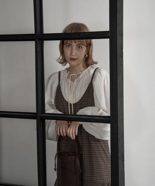 lawgy(ラウジー)の「tiered plaid cami op(ワンピース・レディース・ベージュ/ブラウン・FREE)」の4枚目の写真