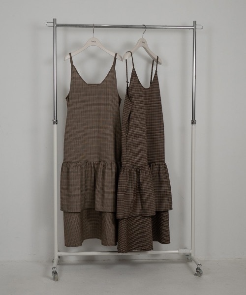 lawgy(ラウジー)の「tiered plaid cami op(ワンピース・レディース・ベージュ/ブラウン・FREE)」の7枚目の写真