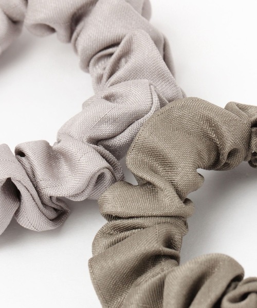 studio CLIP（スタディオクリップ）の「パールツキシュシュ（シュシュ・レディース・ライトグレー/ベージュ・FREE）」の5枚目の写真