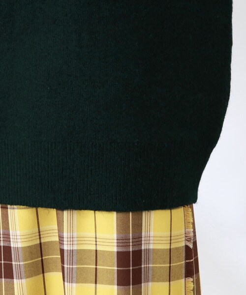 THE SHOP TK (ザ ショップ ティーケー )の「◆【洗える】クルーネックロゴニット(ニット/セーター・レディース・ダークグリーン/オフホワイト/サンドベージュ・12/13)」の11枚目の写真