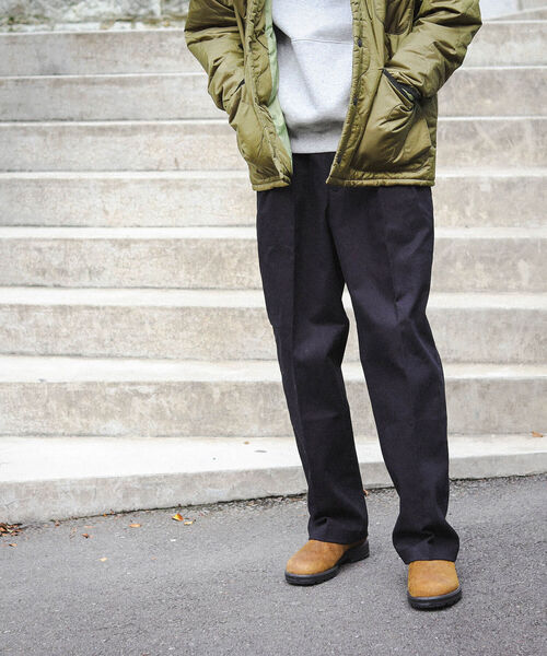 BEAMS(ビームス)の「BEAMS / カルゼ 2プリーツ チノパンツ(スラックス・メンズ・ライトブラウン/ブラック/ブルー系その他2・S/M/L/XL)」の2枚目の写真