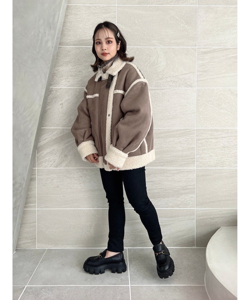 JUMELLE（ジュメロ）の「ボアフライトジャケット（ムートンコート・レディース・アイボリー/グレイッシュベージュ・FREE）」の6枚目の写真