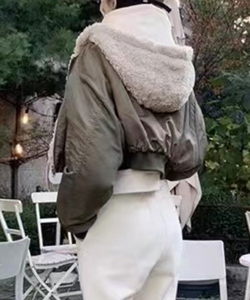 SPIGA（スピーガ）の「リバーシブルボアショートMA-1（MA-1・レディース・カーキ/ブラック・FREE）」の3枚目の写真