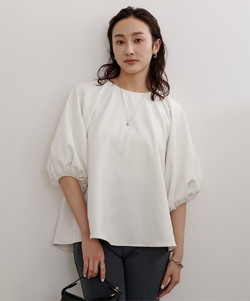 UR'S(ユアーズ)の「ボリュームスリーブヘムライントップス(Tシャツ/カットソー・レディース・オフホワイト/ネイビー/ブラック・S/M/L)」の9枚目の写真