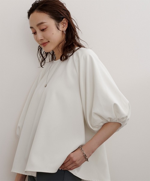 UR'S(ユアーズ)の「ボリュームスリーブヘムライントップス(Tシャツ/カットソー・レディース・オフホワイト/ネイビー/ブラック・S/M/L)」の11枚目の写真