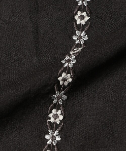 BEAMS BOY(ビームスボーイ)の「trepied × BEAMS BOY / 別注 刺繍 スモック(シャツ/ブラウス・レディース・ホワイト/ブラック・ONE SIZE)」の16枚目の写真