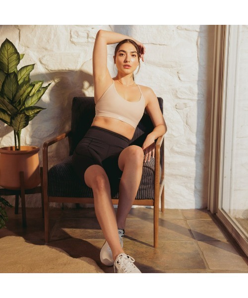 Reebok(リーボック)の「ストラップ スポーツブラ / LUX STRAPPY SPORTS BRA(スポーツブラ・レディース・ホワイト/グリーン/ブラック/ライトグリーン/アッシュブラウン/ブルー/グレイッシュベージュ/ブルーグレー/ピンク・X-SMALL/SMALL/MEDIUM/LARGE/X-LARGE)」の10枚目の写真