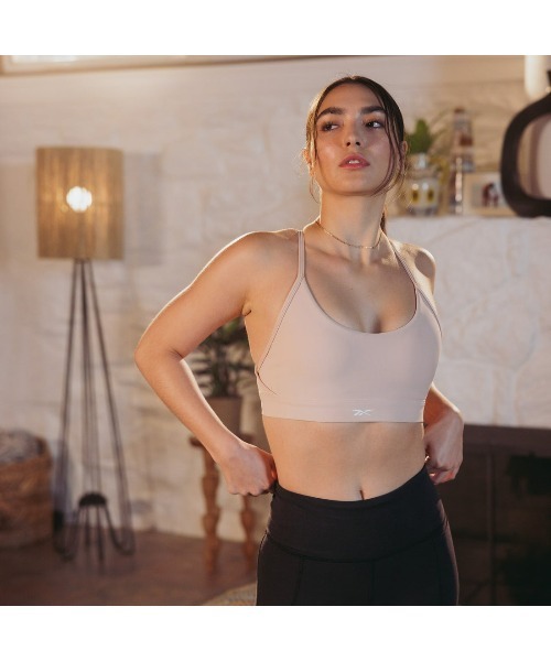 Reebok(リーボック)の「ストラップ スポーツブラ / LUX STRAPPY SPORTS BRA(スポーツブラ・レディース・ホワイト/グリーン/ブラック/ライトグリーン/アッシュブラウン/ブルー/グレイッシュベージュ/ブルーグレー/ピンク・X-SMALL/SMALL/MEDIUM/LARGE/X-LARGE)」の12枚目の写真