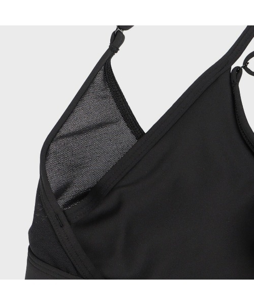 Reebok(リーボック)の「ストラップ スポーツブラ / LUX STRAPPY SPORTS BRA(スポーツブラ・レディース・ホワイト/グリーン/ブラック/ライトグリーン/アッシュブラウン/ブルー/グレイッシュベージュ/ブルーグレー/ピンク・X-SMALL/SMALL/MEDIUM/LARGE/X-LARGE)」の16枚目の写真