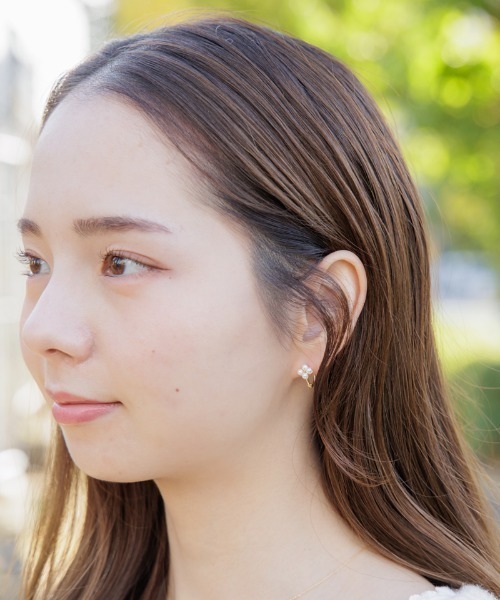 flower（フラワー）の「プチブルームピアス（ピアス（片耳用）・レディース・ゴールド・FREE）」の2枚目の写真