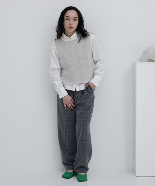 VACANCY（ヴァカンシー）の「パイピングニットベスト（ベスト・レディース・アイボリー/ブラック・FREE）」の9枚目の写真