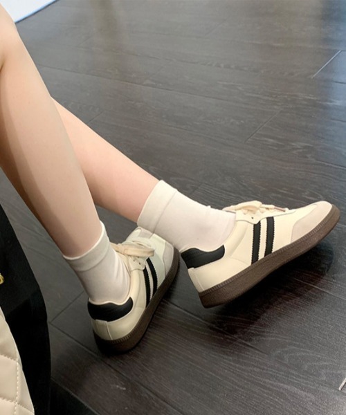 Vipoa(ヴィポア)の「ラインジャーマントレーナースニーカー(スニーカー・レディース・グレー/ベージュ・SMALL/MEDIUM/LARGE)」の4枚目の写真