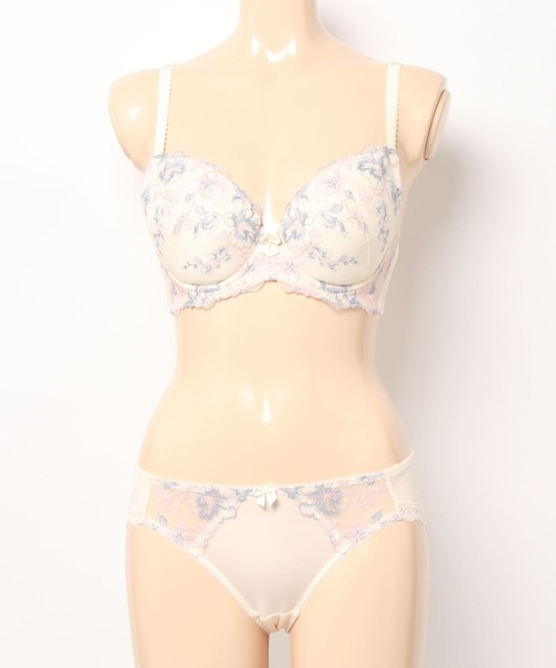 Triumph(トリンプ)の「【カラバリ豊富!WEB限定ブラ&ショーツセット】トリンプ 美胸ソフトブラ クラッシーペタルズ【D,E,Fカップ】(ブラ&ショーツ・レディース・ホワイト/ブルー/ピンク/グリーン/チェリーピンク/ダークグリーン/バイオレット/ブラウン/ベージュ/パープル/ブラック/ライトピンク・D75/D80/E75/F75/F80/D65/E70/E80/F65/D70/E65/F70)」の18枚目の写真