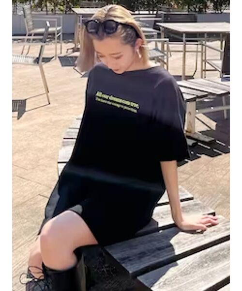 EVRIS（エヴリス）の「DREAMグラフィックオーバーサイズTシャツ（Tシャツ/カットソー・レディース・ブラック/グレー/ネイビー/ホワイト・FREE）」の2枚目の写真