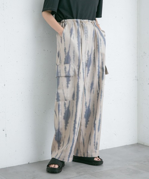 KBF（ケイビーエフ）の「タイダイプリントカーゴパンツ（カーゴパンツ・レディース・ブラウン系その他/ブルー系その他・ONE）」の2枚目の写真