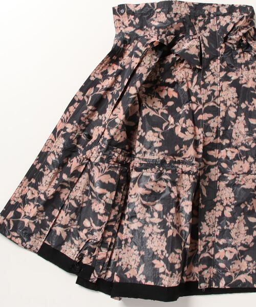 JNBY（ジェーエヌビーワイ）の「Oversized Unique-pattern Stand-collar Polyester Jacket（ブルゾン・レディース・ブラック系その他/ホワイト系その他・36/40）」の18枚目の写真