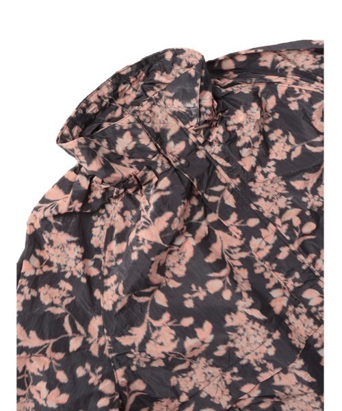 JNBY（ジェーエヌビーワイ）の「Oversized Unique-pattern Stand-collar Polyester Jacket（ブルゾン・レディース・ブラック系その他/ホワイト系その他・36/40）」の16枚目の写真