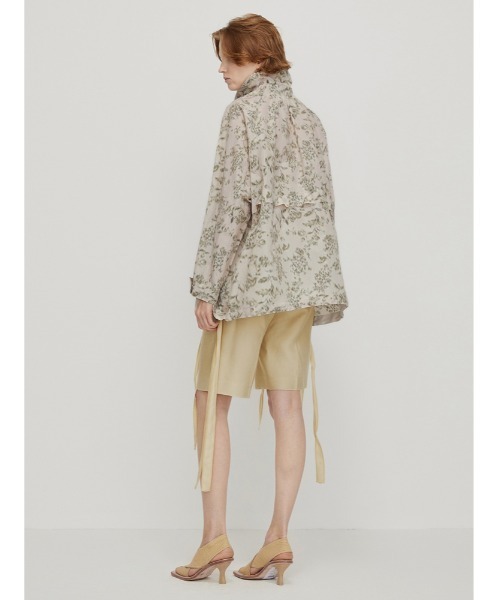 JNBY（ジェーエヌビーワイ）の「Oversized Unique-pattern Stand-collar Polyester Jacket（ブルゾン・レディース・ブラック系その他/ホワイト系その他・36/40）」の8枚目の写真