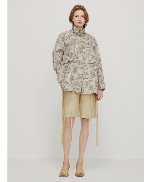 JNBY（ジェーエヌビーワイ）の「Oversized Unique-pattern Stand-collar Polyester Jacket（ブルゾン・レディース・ブラック系その他/ホワイト系その他・36/40）」の7枚目の写真