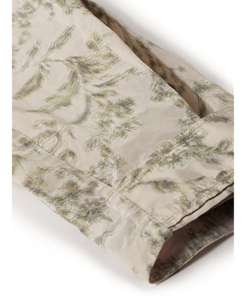 JNBY（ジェーエヌビーワイ）の「Oversized Unique-pattern Stand-collar Polyester Jacket（ブルゾン・レディース・ブラック系その他/ホワイト系その他・36/40）」の10枚目の写真